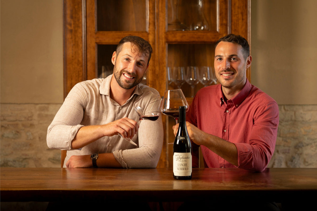 Umberto en Francesco van Viglierchio met hun Langhe Nebbiolo